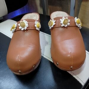 Atalina Daisy Floral Embellished Camel Brown Clogs 7.5